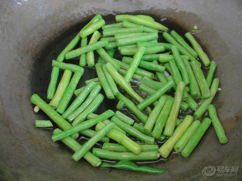 长豆角怎么炒菜 6c0fa4dfef5f4005998c1aa5b265a60e.jpg