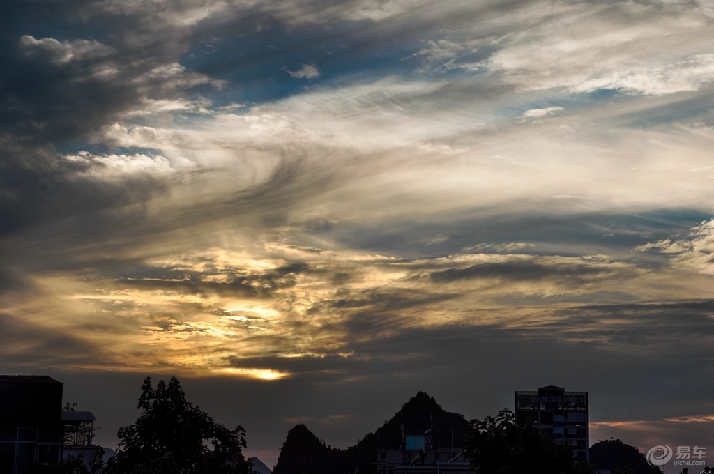 晚上有白云是什么情况 19c012d88ca642a4a0d732eb09b7d0d5.jpg