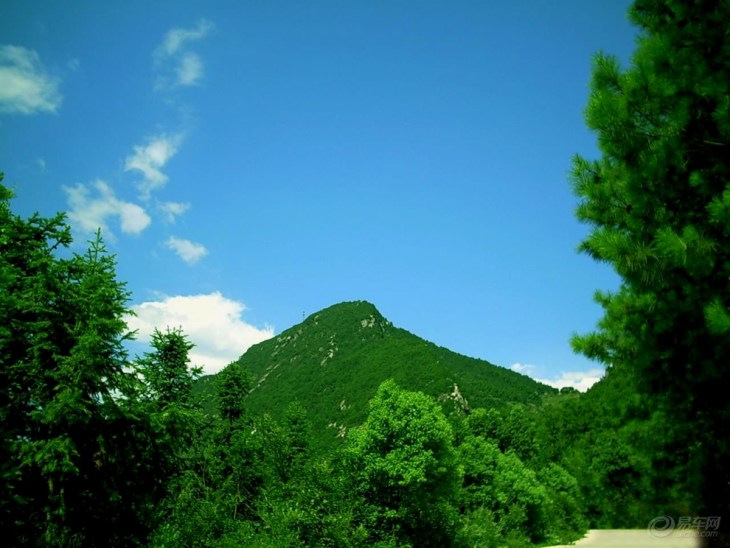 石柱峰东连 大围山 ,北邻幕阜山