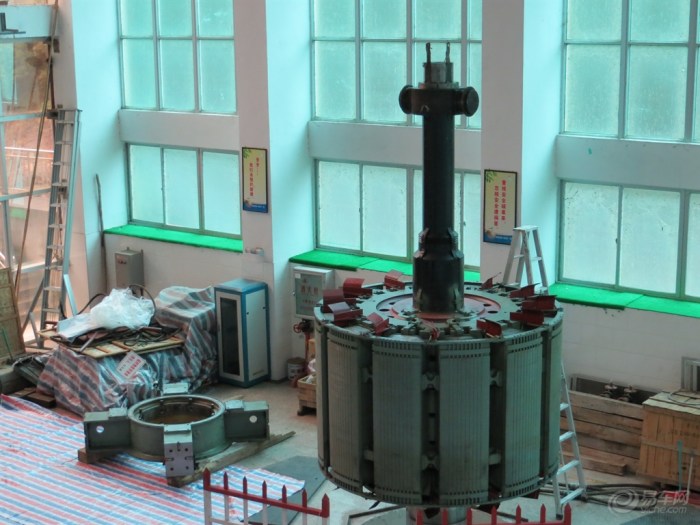 【【我要我要我要要】厂里水轮发电机大修--吊