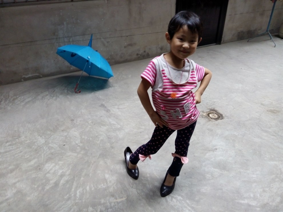 【【原创】穿高跟鞋的小女孩】_重庆论坛图片