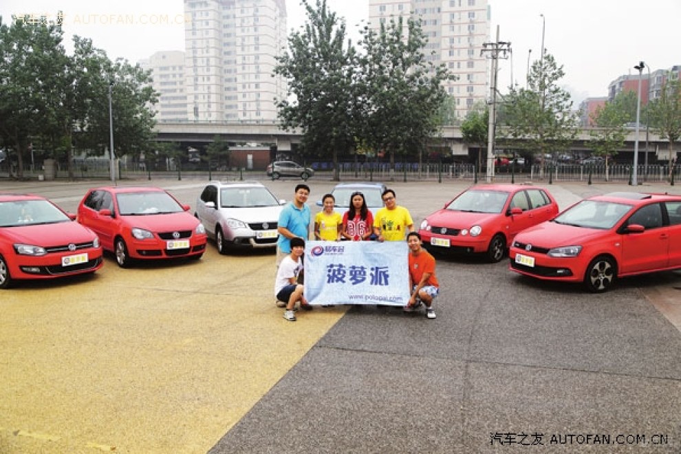 【【北京菠萝派车友会】奥运会羽毛球馆前的合