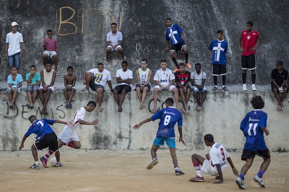 【转:让中国人眼红的巴西街头足球】_天津论坛