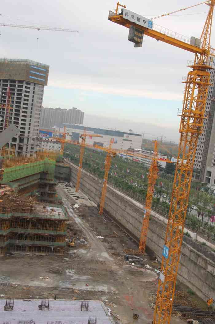 林立的塔吊,预示着未来的高层建筑