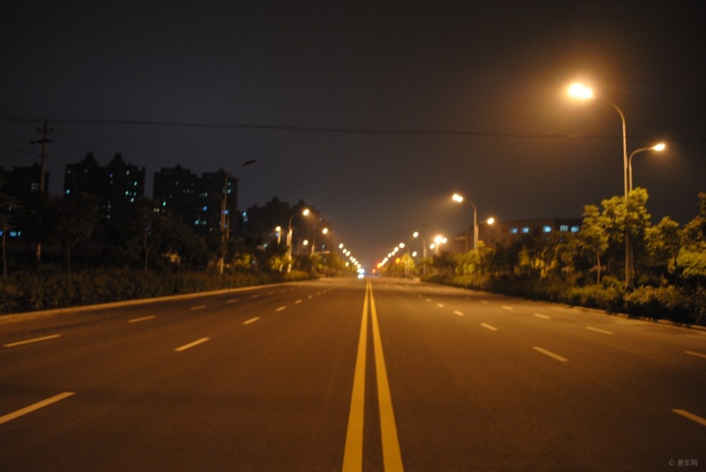 图记一天经历收尾呈现道路夜景欣赏