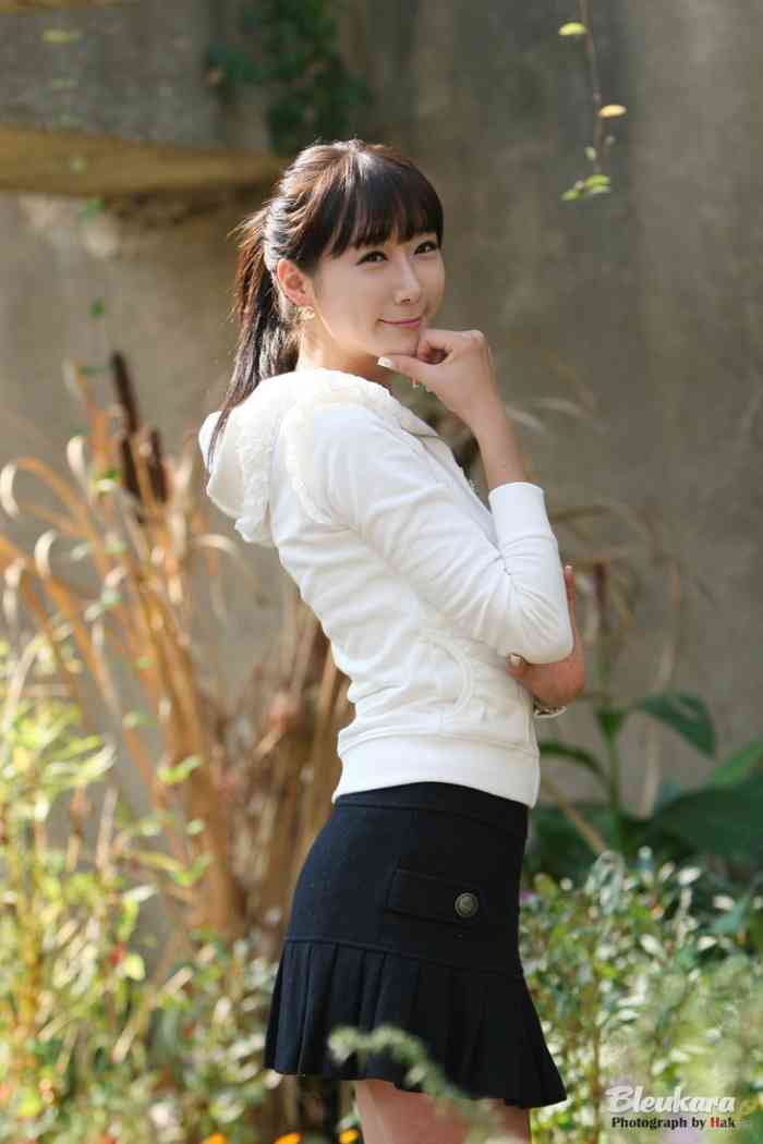 【【美图欣赏】韩国大模特车模之Jeon Ye Hee