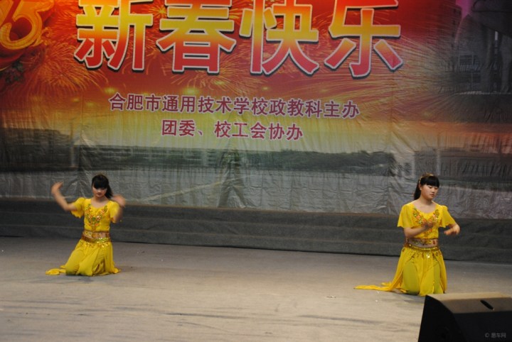 舞台站位中.