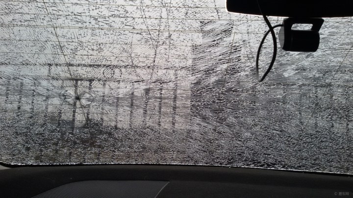 【没买单独破碎险,后挡玻璃损坏。】_四川车友