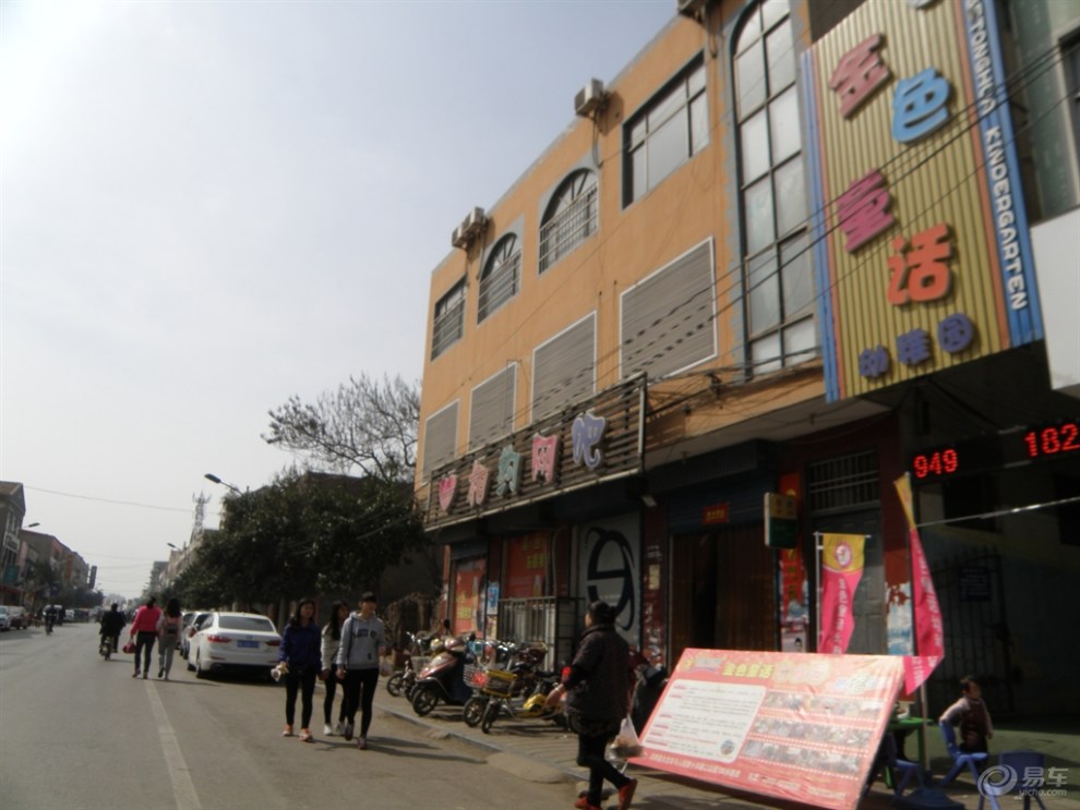 小县城里的街道
