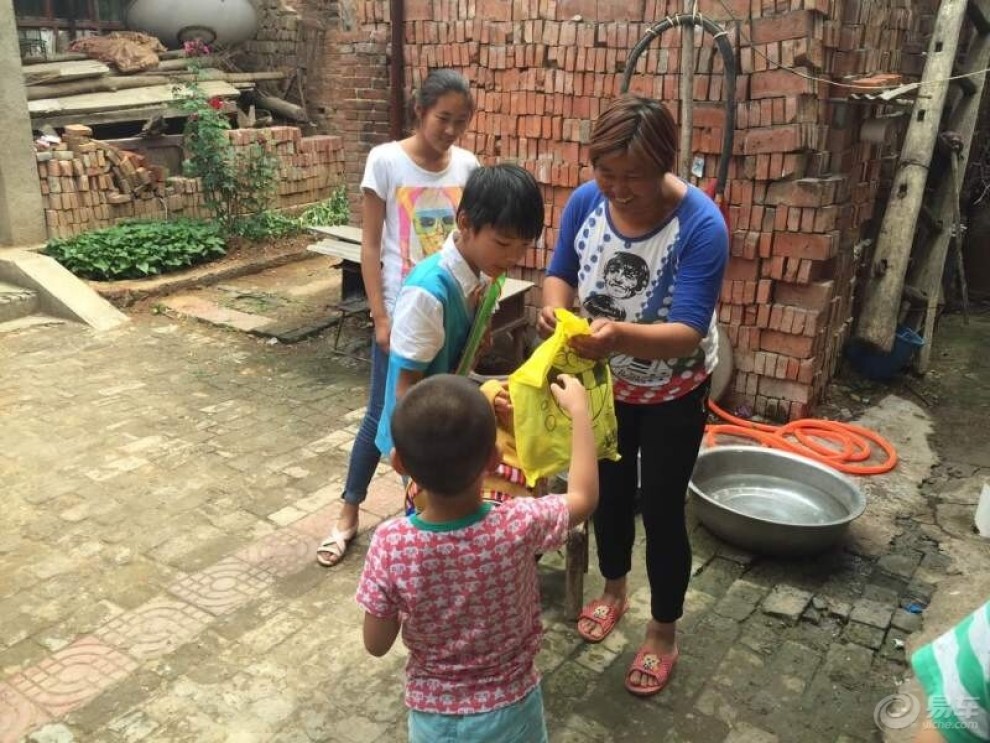 【转发【带着孩子献爱心---意义深刻】】_雪铁