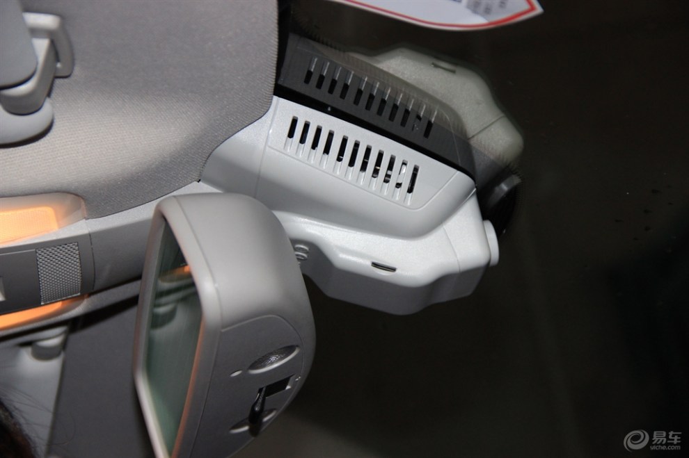 【奔驰C260加装FiTCAM隐藏式行车记录仪】