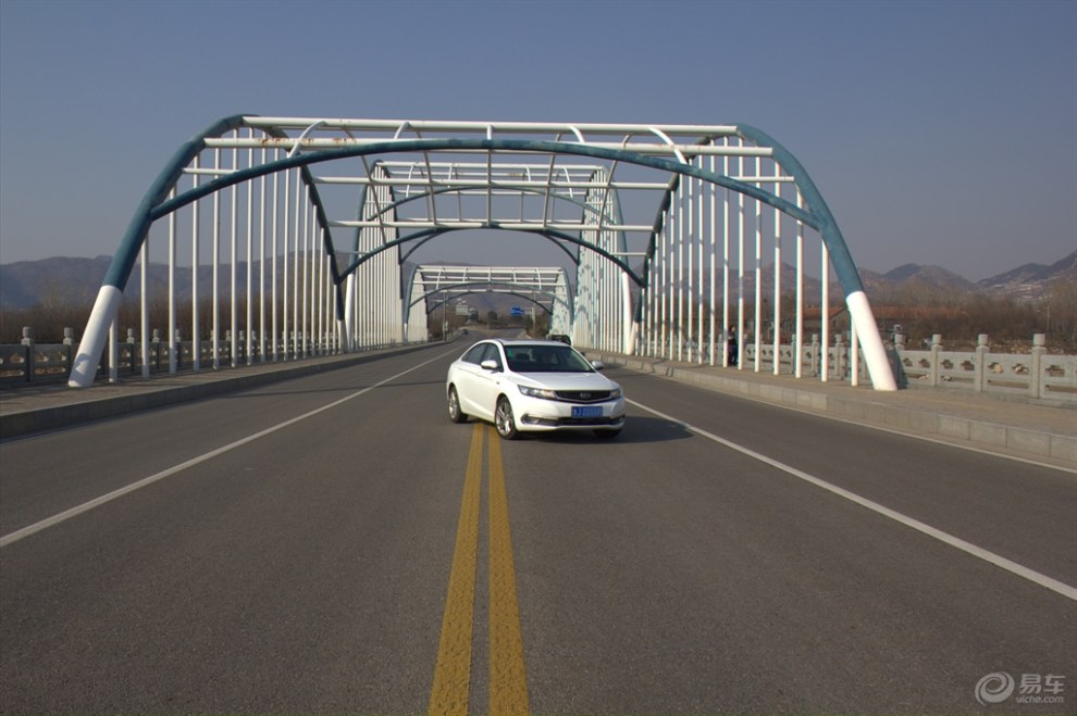 【水声滴滴,凤起涟漪。百转千回,何处觅!小白出