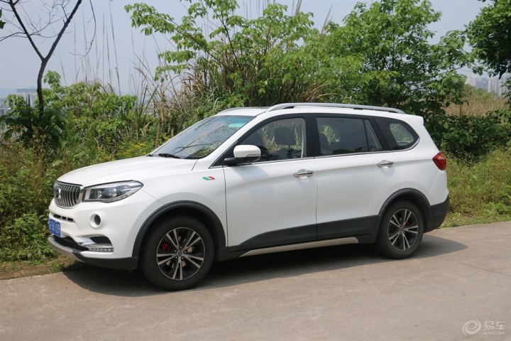 荒无人烟的乡村小路,也抵挡不住我拍车的热情