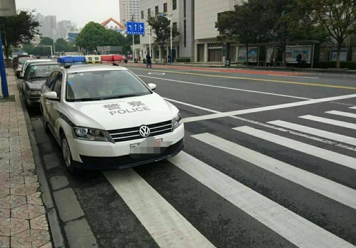 什么属于违规停车 8f47e22700134808b7e3590205107175_700_0_max_jpg.jpg