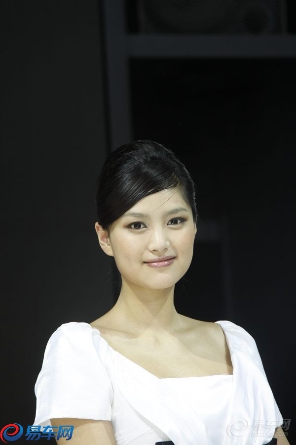 【车展现场 东风本田展台礼仪小姐长相精致 车