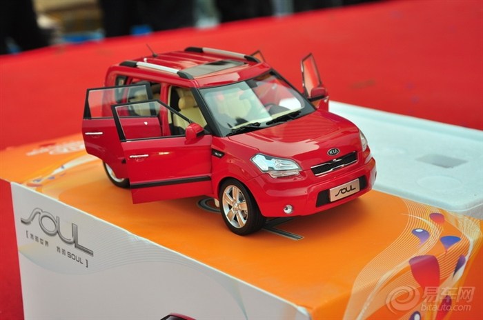 【易车网超级无敌华亭车展 现场火爆百台成交