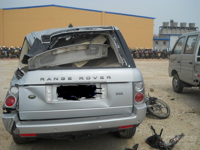 【今天上停车场看到的路虎事故】_长城C30论