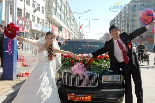 【 十一 国庆长假连结婚都扎堆.婚车当然都是最
