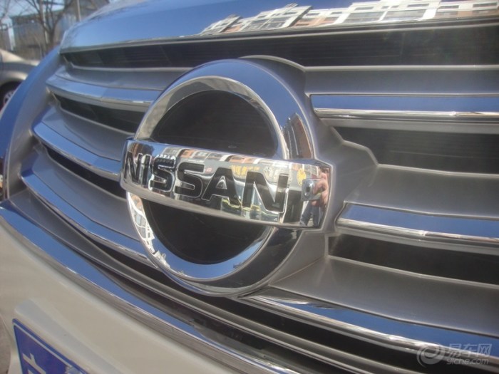 nissan车标很大气,大面积镀铬装饰,很显档次