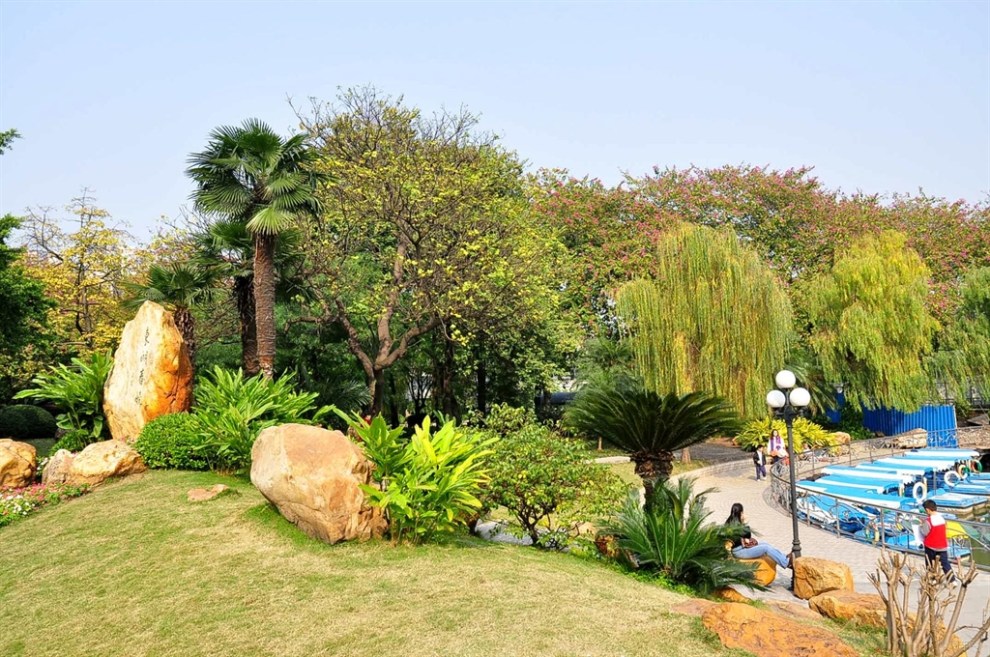 廣州的東湖公園景色美麗.