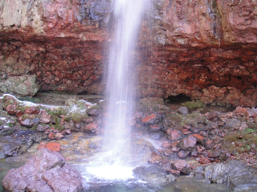 鹁鸪岩水帘洞