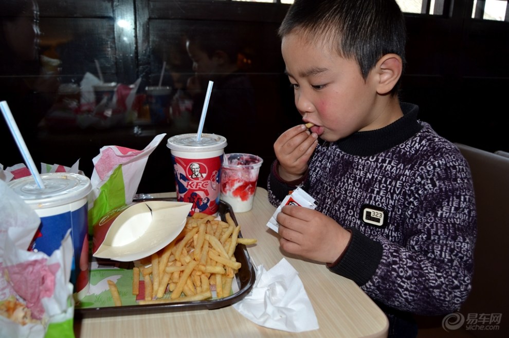 【申精】宝贝吃肯德基了
