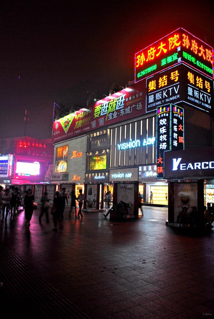 热闹的街景,喧嚣的都市