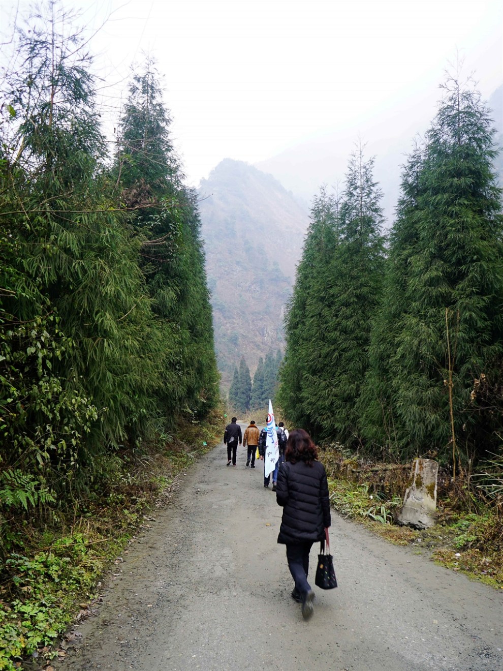 【巍巍雪山】自駕,徒步穿越彭州龍門山燕子溝(回龍溝)