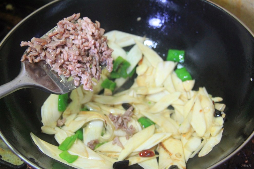 午餐时刻送佳肴 篙芭(茭白)炒肉