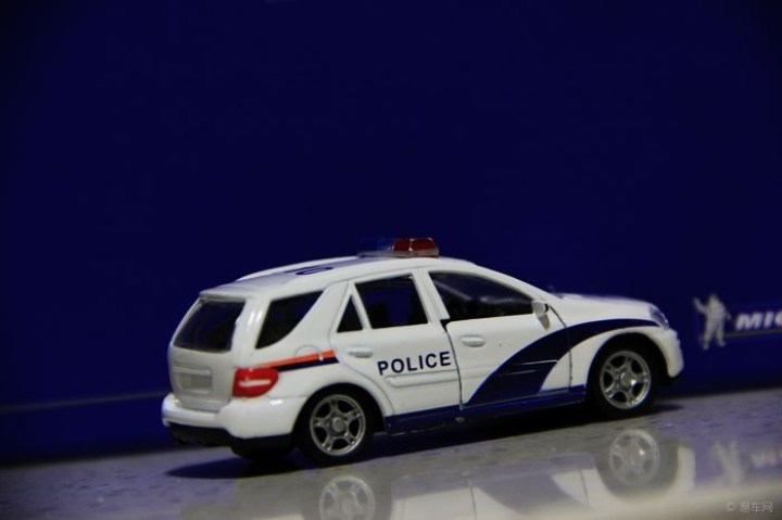 【秀汽车模型】1:32警车汽车模型