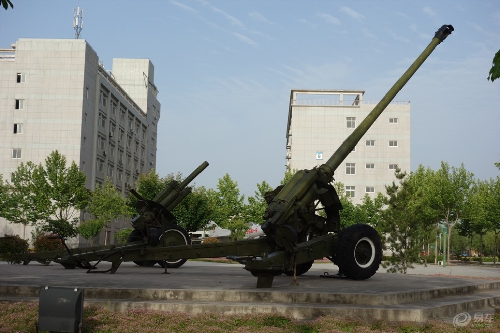 户县国防学院里的飞机大炮
