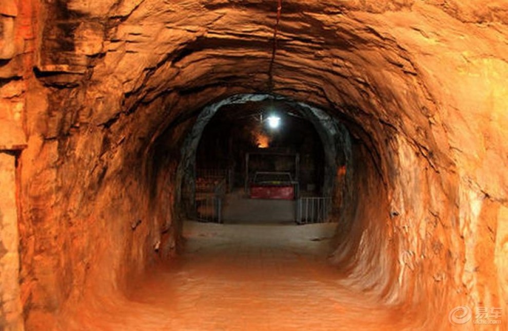 艾5初次出远门去参观满城中山靖王墓----感受历史! (求