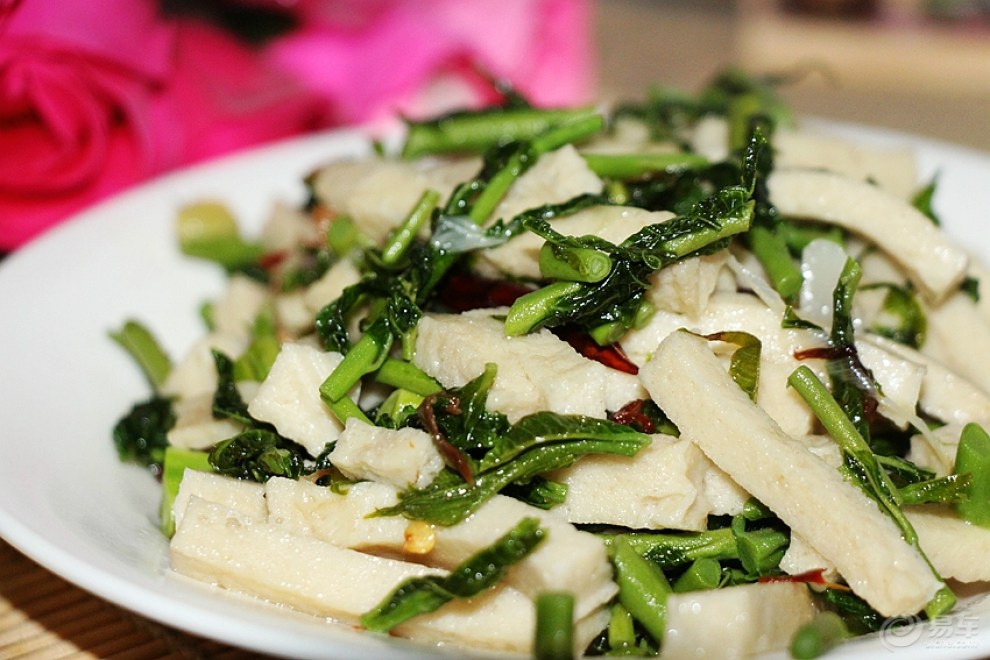 【花花草草皆美味】香椿炒豆腐(野菜)