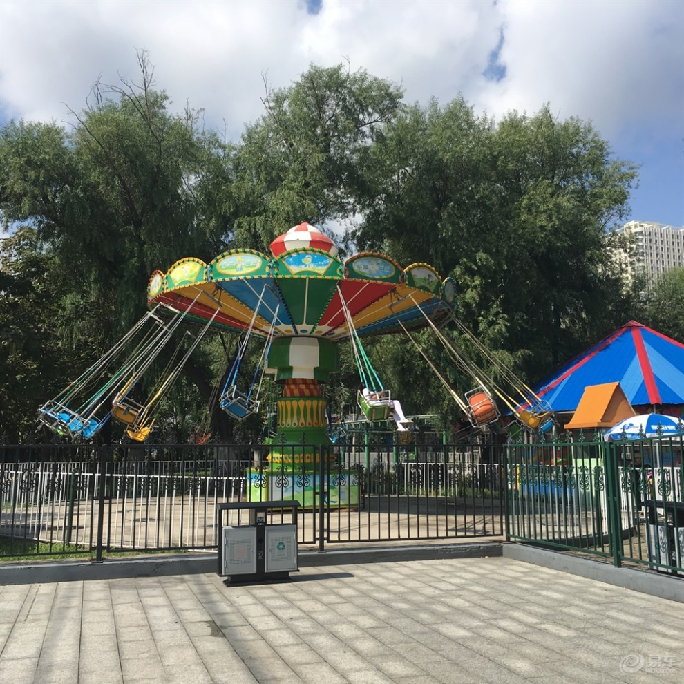 吉林市长安cs75车友会 095努力 带孩子去儿童公园