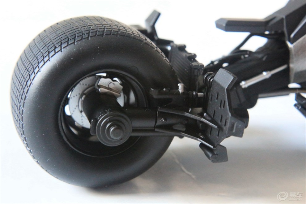 风火轮精细版 蝙蝠侠黑暗骑士摩托车 1:18