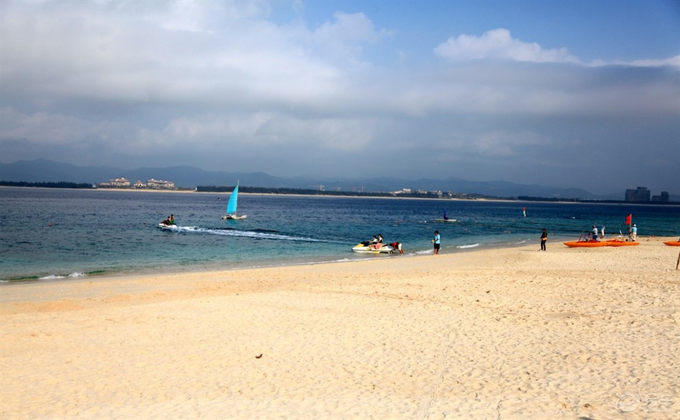 椰風海韻,煙波浩蕩,神奇濃郁的海南風情