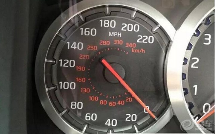 速度一般为公里(km/h),英里(mph),部分人为了好听喜欢说开车开到100迈