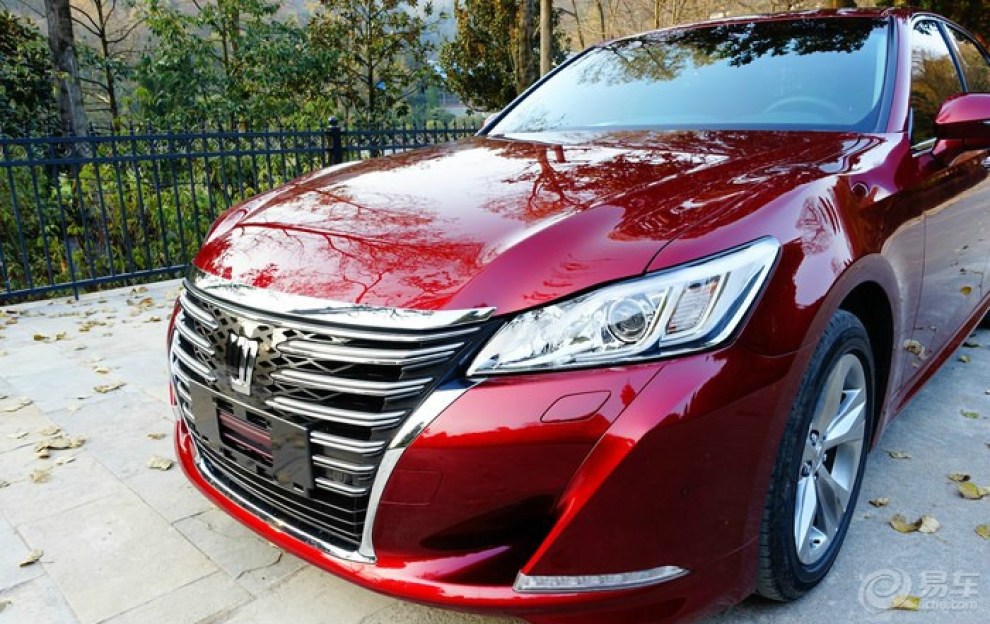 骚红十四代丰田皇冠2.0t提车作业