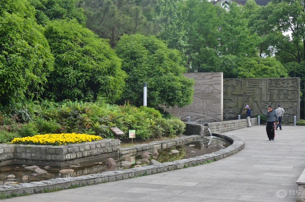 【跟着课本游绍兴】之绍兴城市广场(名人群雕)