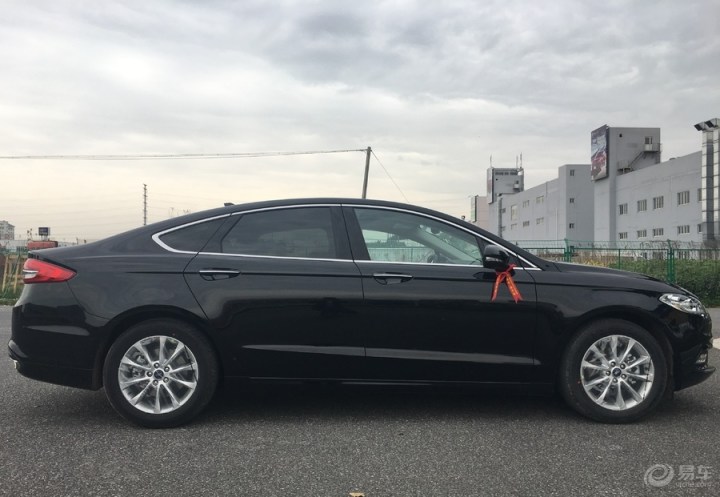 喜添新车蒙迪欧1.5时尚黑