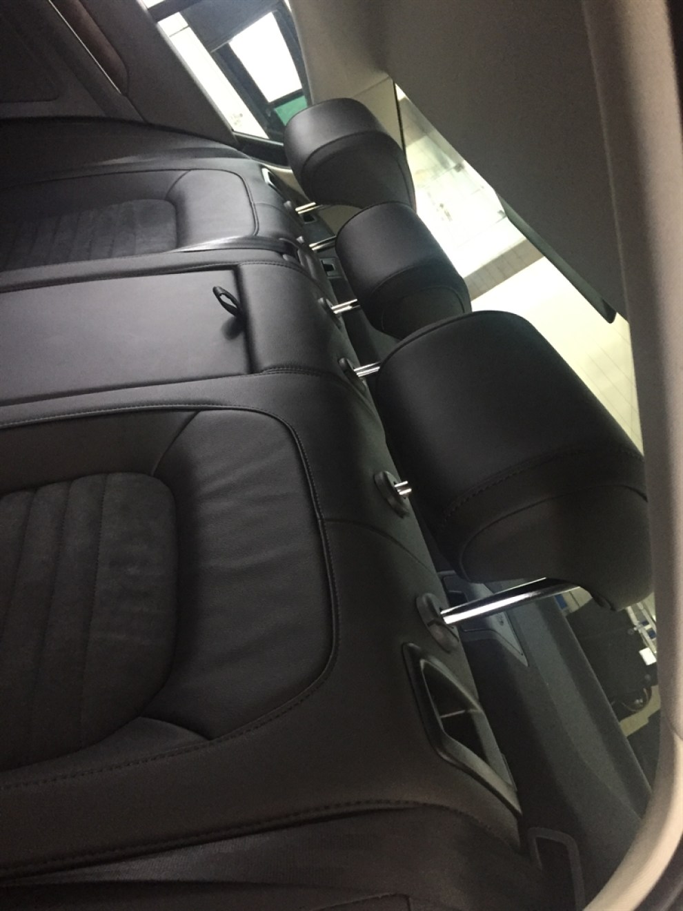 迈腾后排电源被踢出来了大家有没有遇到?