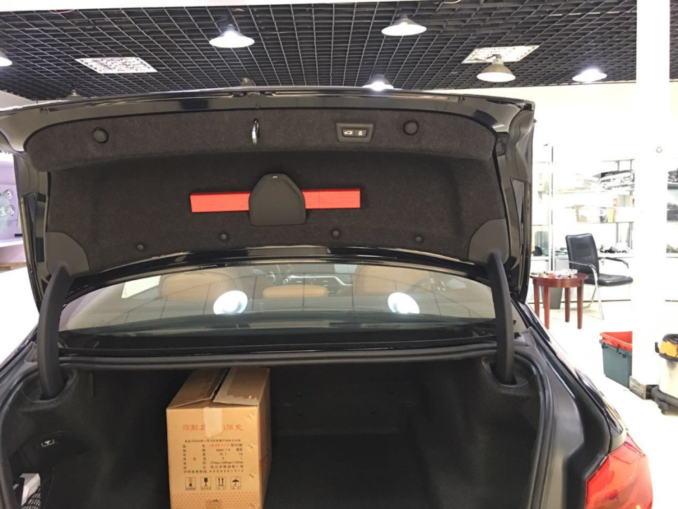 宝马全新5系g38电动尾门