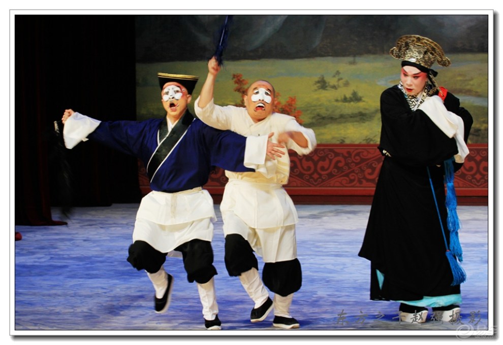 京剧《十三妹》闫巍饰演剧照