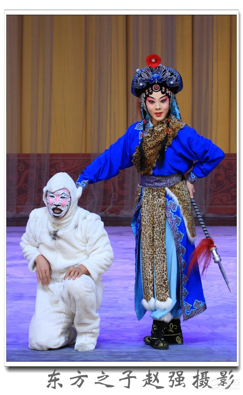 天津青年京剧团演出京剧《青城十九侠》剧照主演张梦瑶