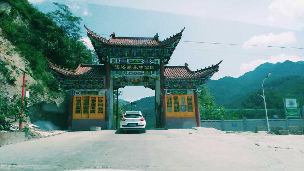 无需寻寻觅觅,碧水青山避暑佳境——汤峪湖森林公园