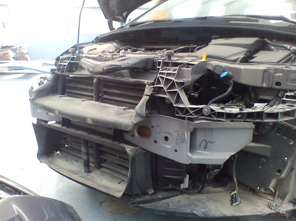 正月初六,前保险杠被树扯烂,更新今日拆车照片!